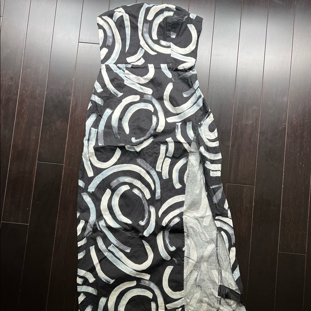 URBAN OUTFITTERS STRAPLESS DRESS WITH SLIT